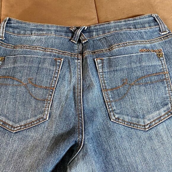 DKNY Jeans   - Picture 3 of 4